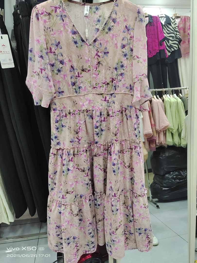 碎花飘逸时尚八分袖连衣裙