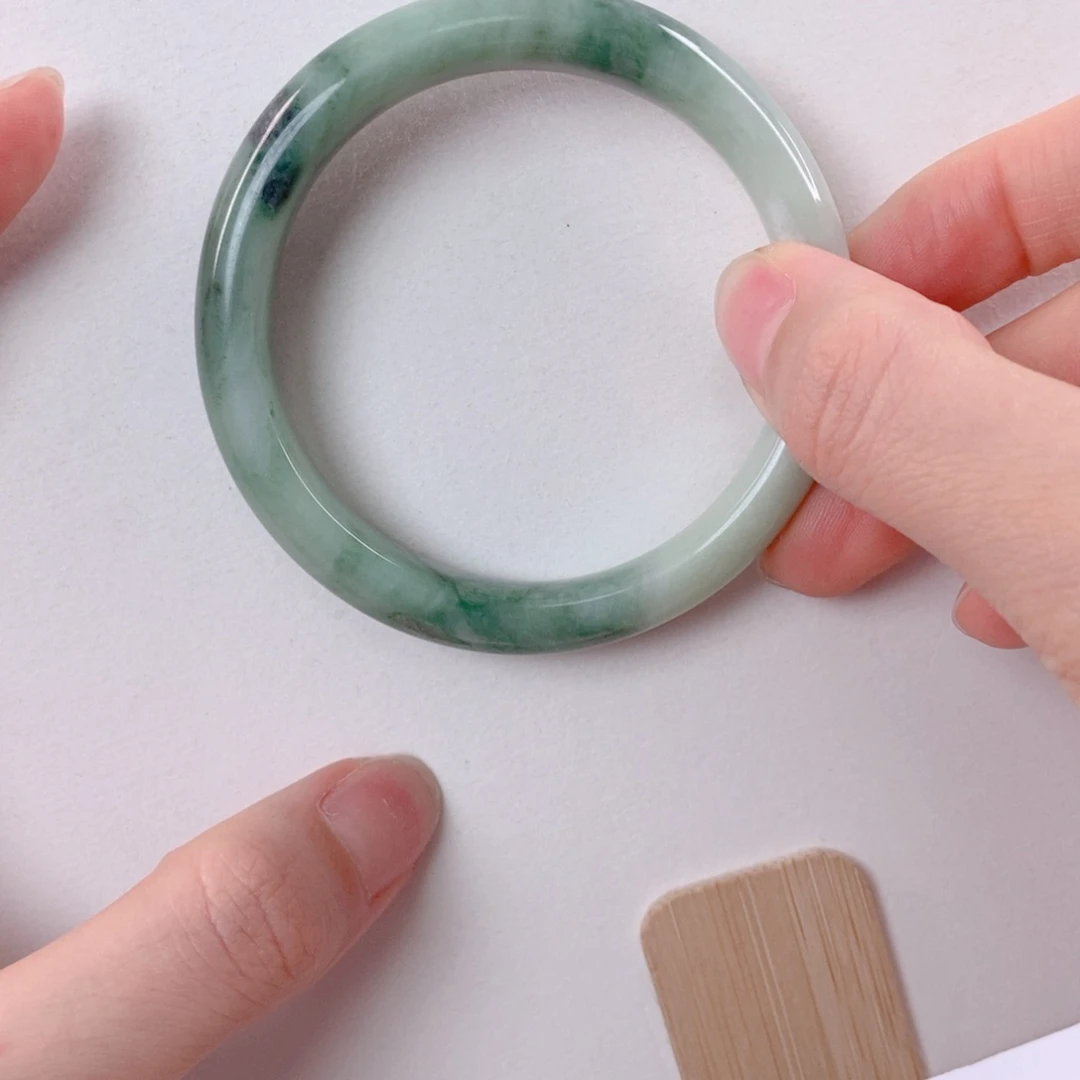 蓝田玉（蛇纹石化大理石玉）手镯未镶嵌杨**娘