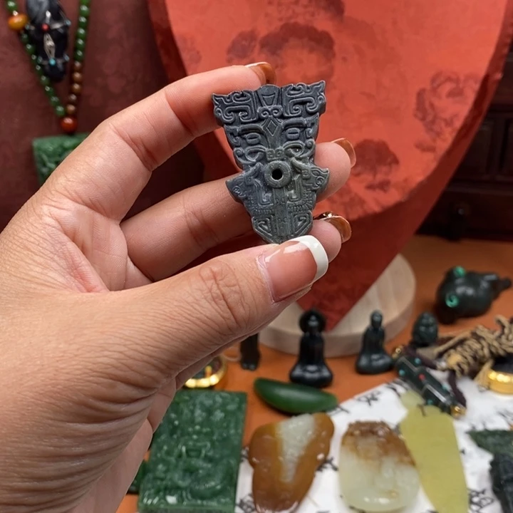 颈饰未镶嵌和田玉