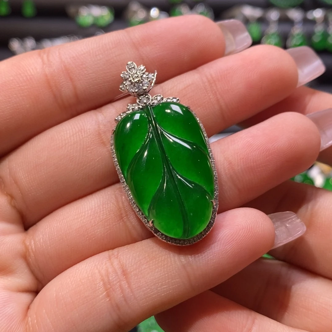 翡翠颈饰18K金镶嵌天然翡翠