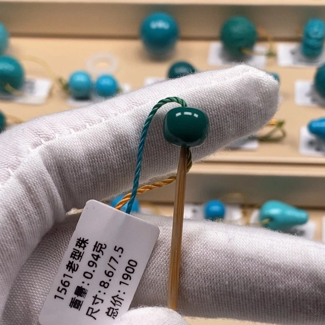 天***渡绿松石未镶嵌精品原矿高瓷绿松石