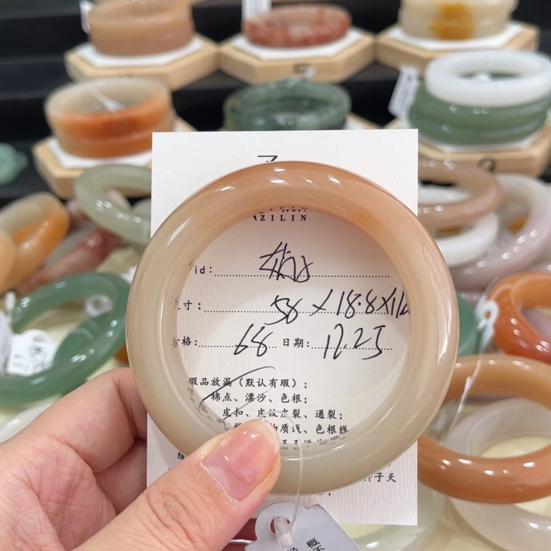 未镶嵌手镯石英质玉娟*