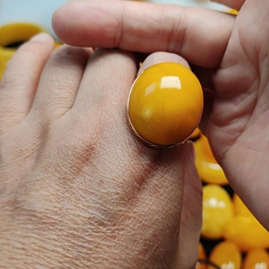 蜜蜡18K金镶嵌戒指戒指18K金，