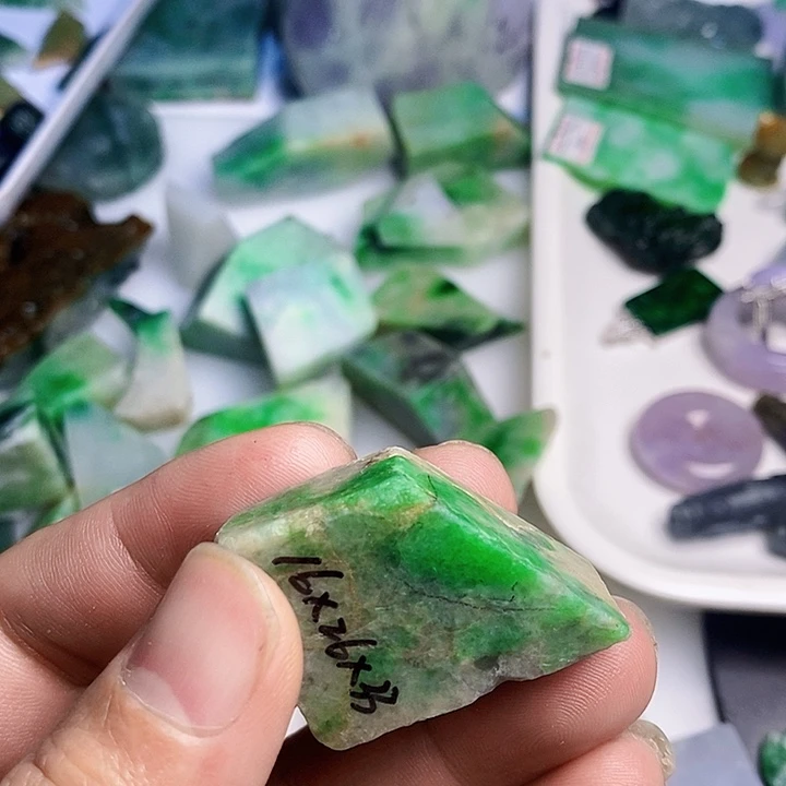 H***J翡翠散珠天然翡翠A货挂件