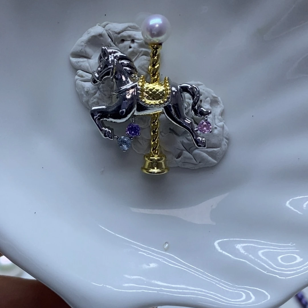 合金胸饰淡水珍珠