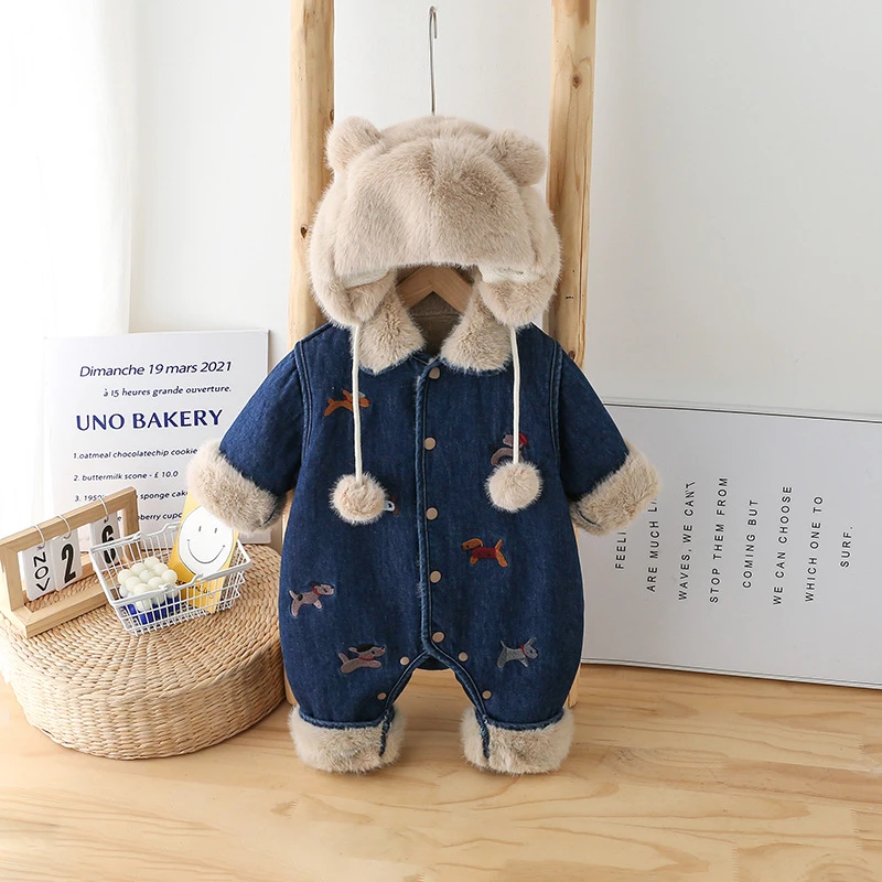 婴儿冬季新款连体衣加绒加厚新生儿男女宝可爱冬款外出哈衣爬服