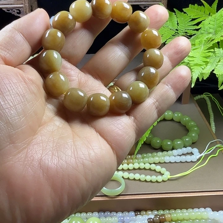 印***月和田玉（糖玉）未镶嵌手链