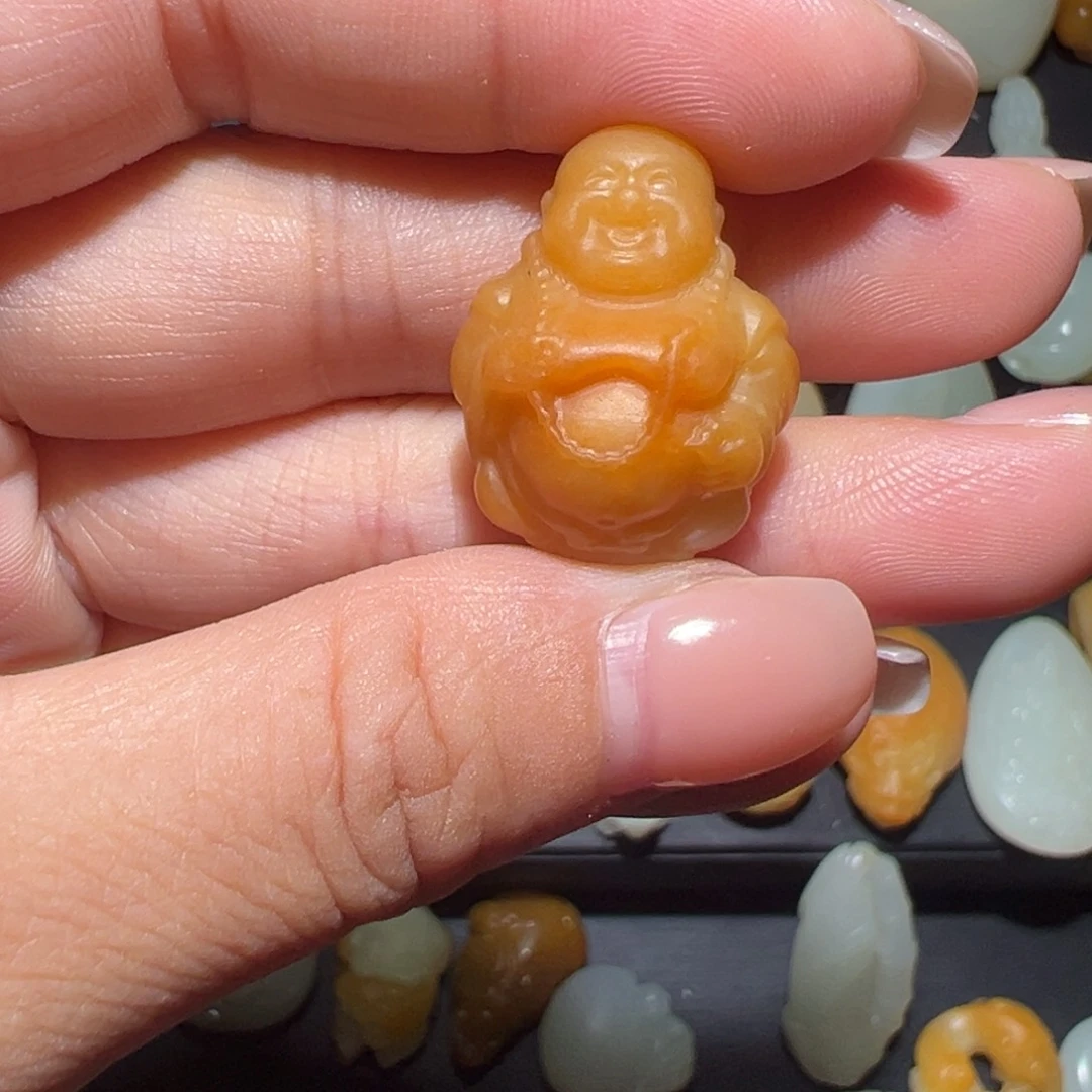 和田玉未镶嵌车挂三*哥