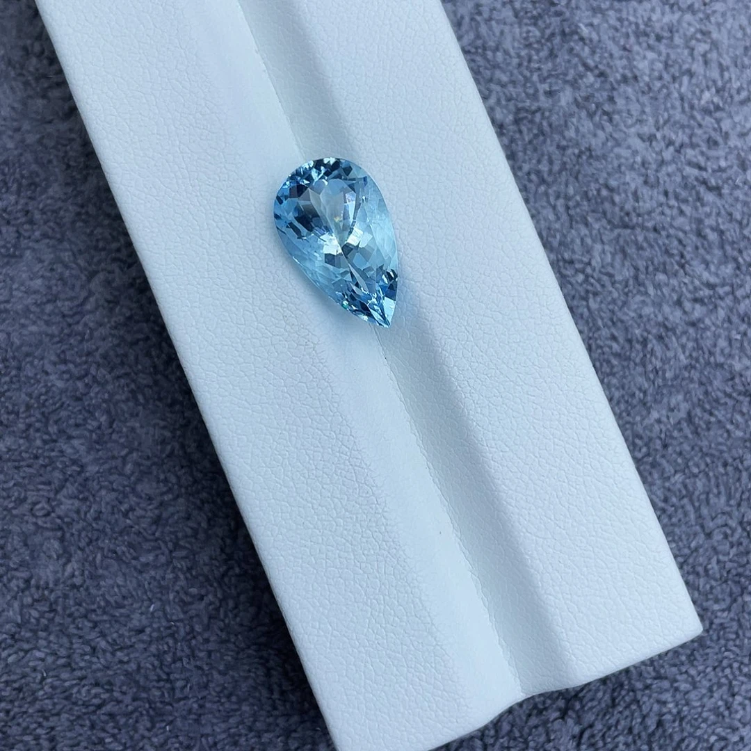 海蓝宝石裸石4.66Ct。