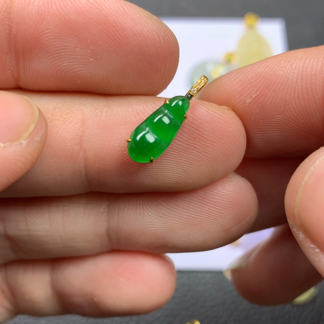 【闪购商品】颈饰18K金镶嵌翡翠翡翠