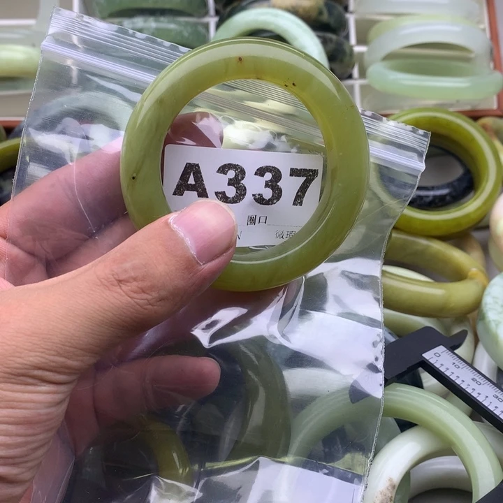 小****未镶嵌蛇纹石玉手镯