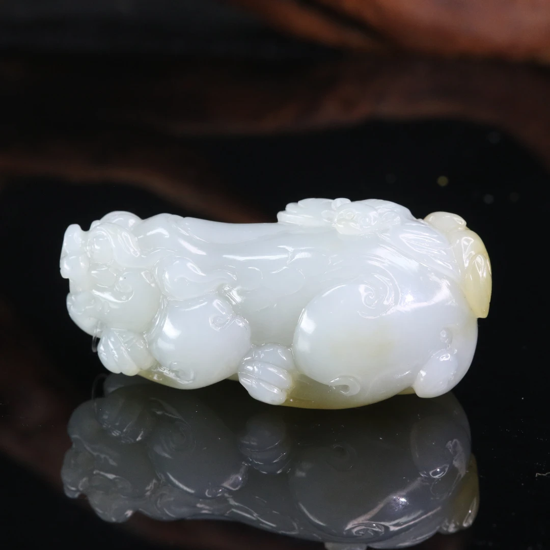 lot19和田玉貔貅摆件/000367厦门保利拍卖