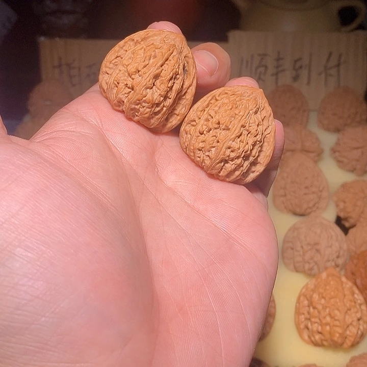 文玩核桃手把件密纹