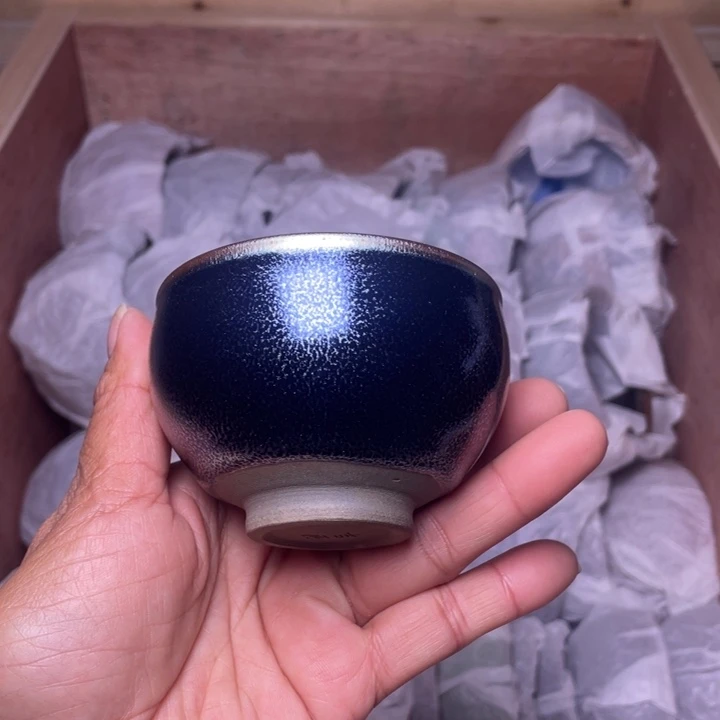 茶盏我在等车来呢吧