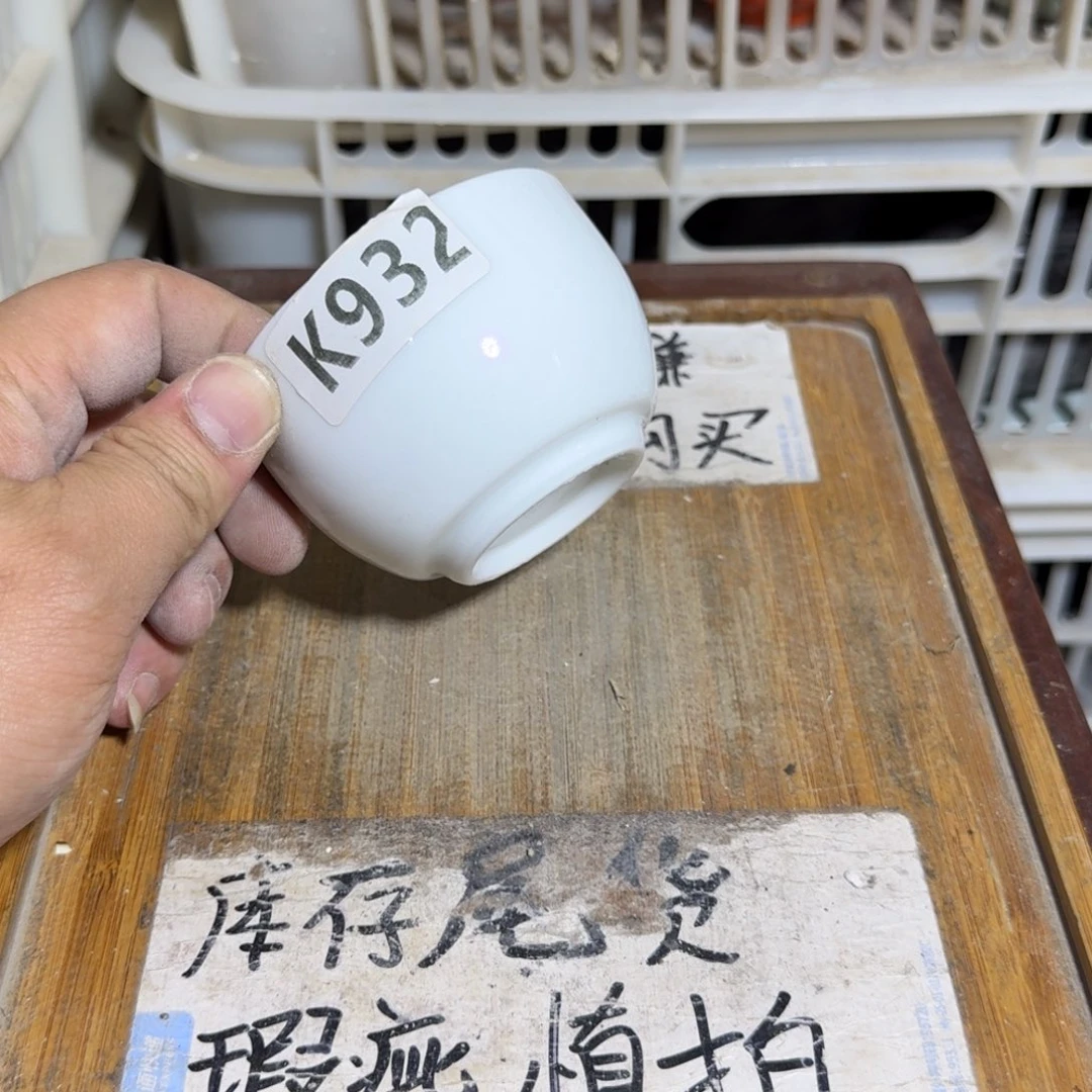 微瑕疵介意勿拍陶瓷器皿A985