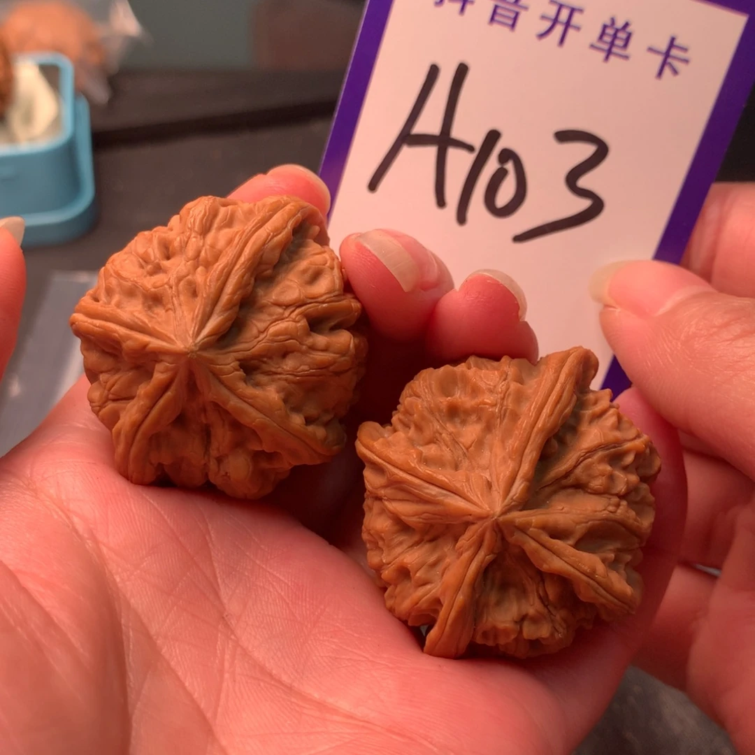 文玩核桃吊坠四棱
