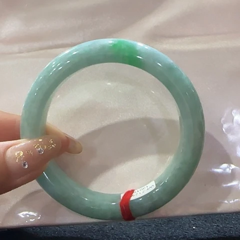 翡翠手镯未镶嵌天然翡翠