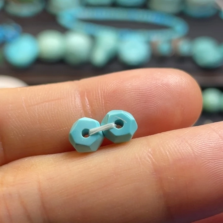 绿松石未镶嵌颈饰