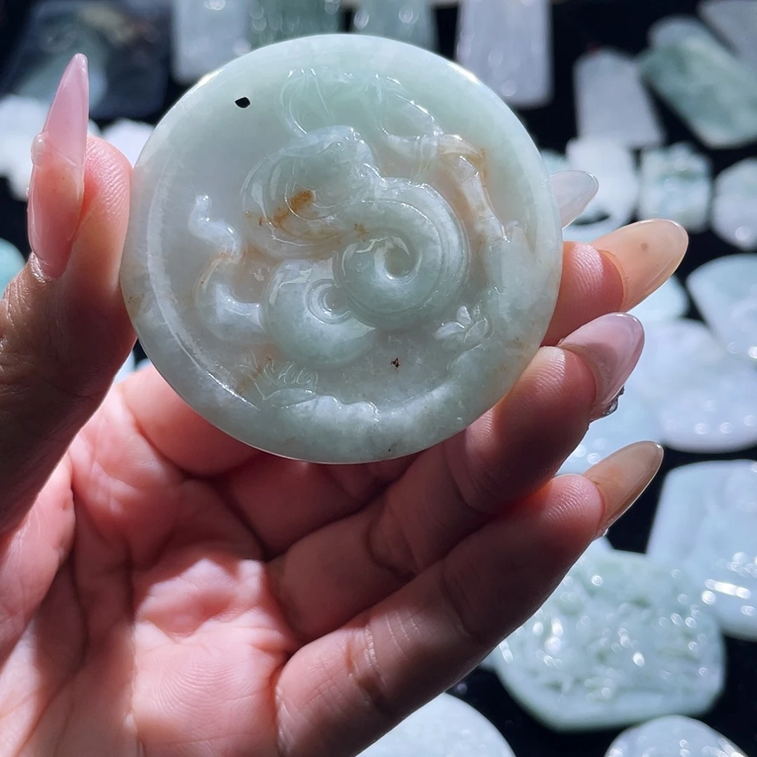 翡翠未镶嵌颈饰蛇牌