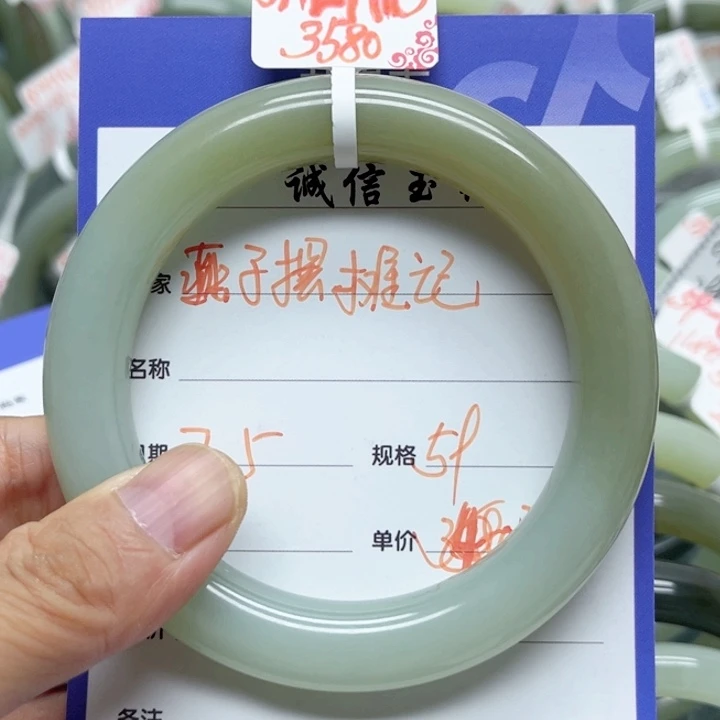 和田玉手镯未镶嵌燕***记