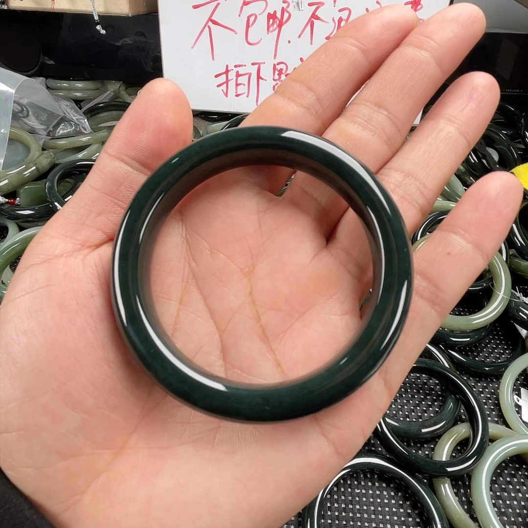 和田玉手镯未镶嵌你****i