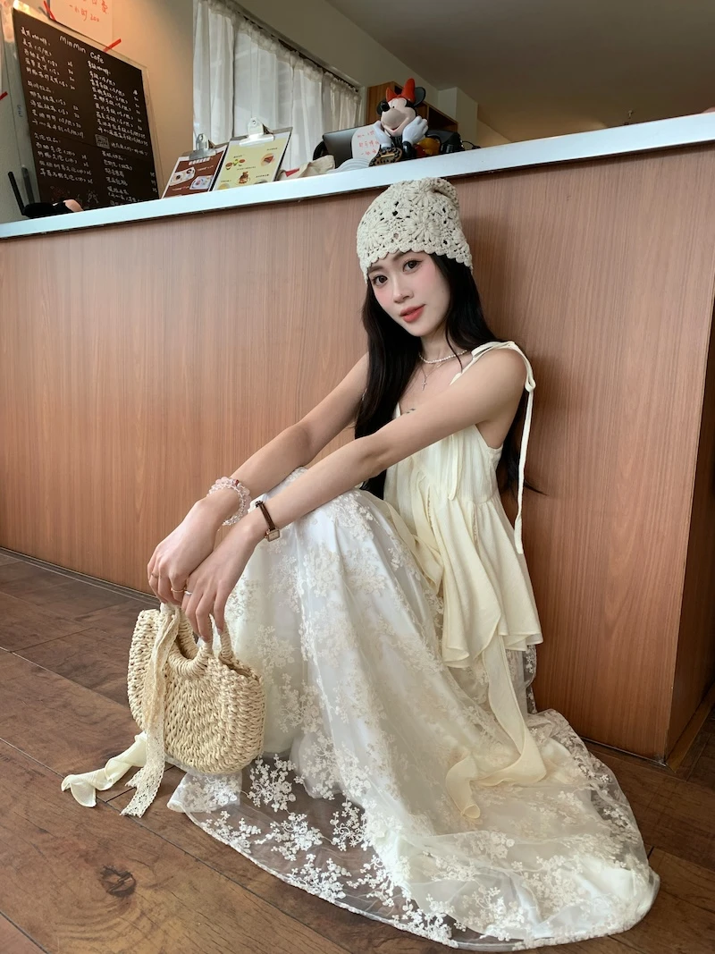 v领蕾丝连衣裙仙德瑞拉浪漫重工刺绣吊带长裙夏季新款拼接仙仙裙