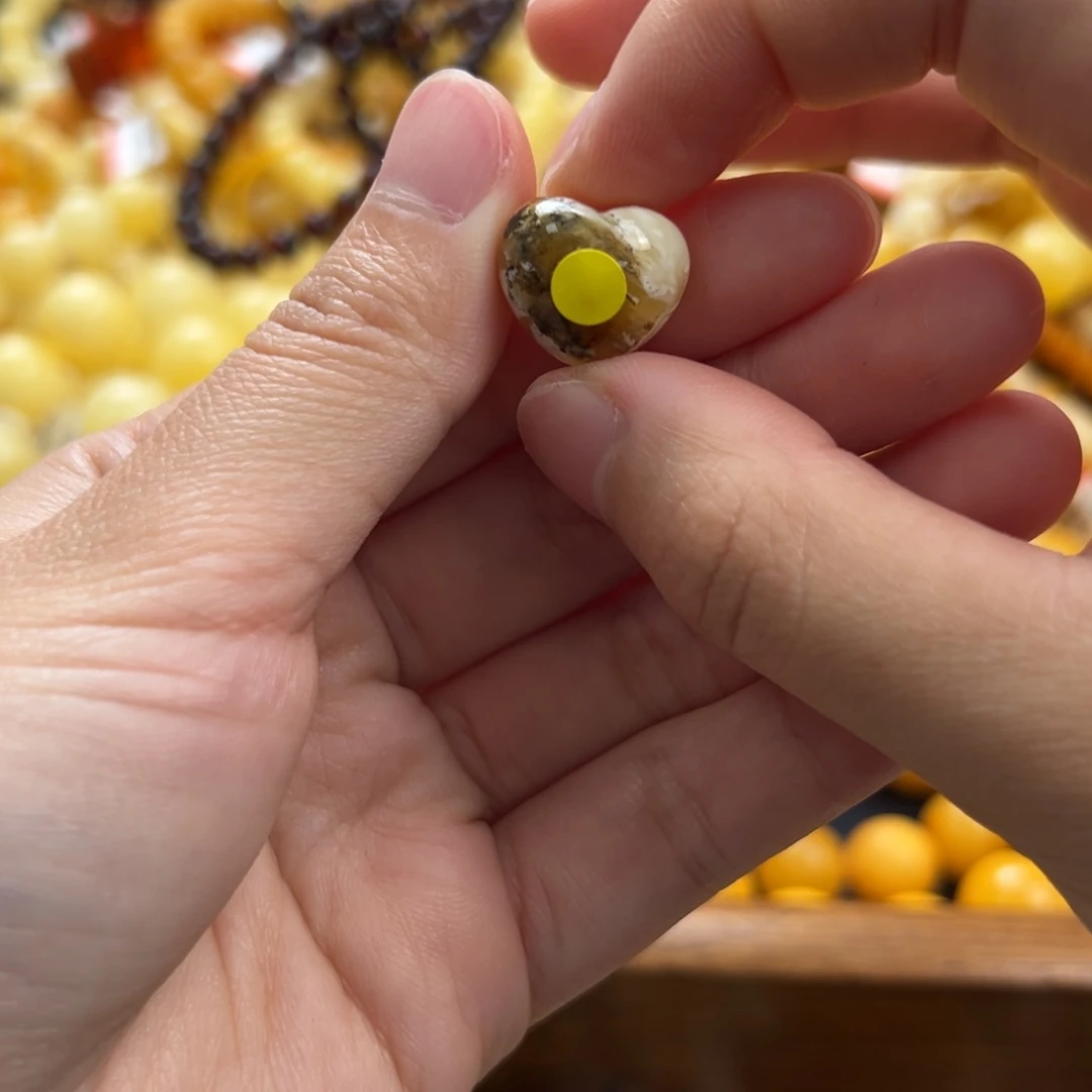 未镶嵌琥珀珠宝奇石