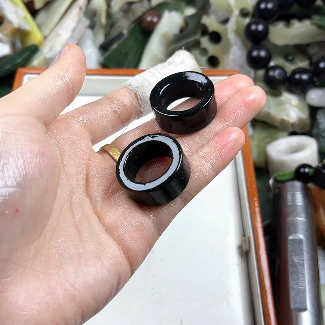 颈饰未镶嵌和田玉（糖玉）