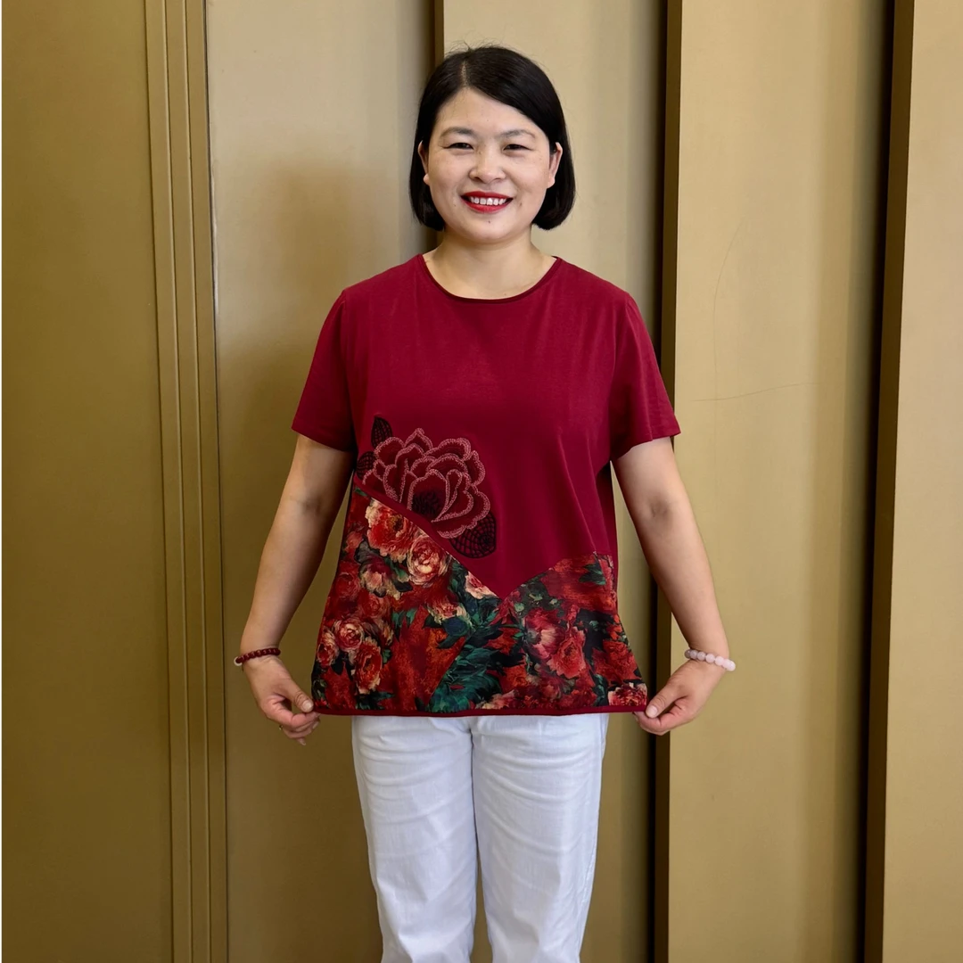 2025夏季特大码妈妈装夏季宽松圆领t恤中老年妈妈装刺绣小衫