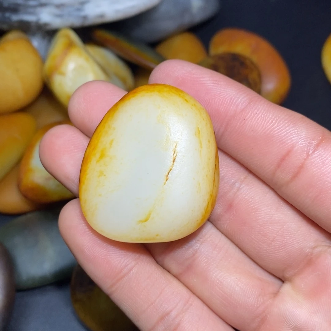 和田玉未镶嵌珠宝奇石