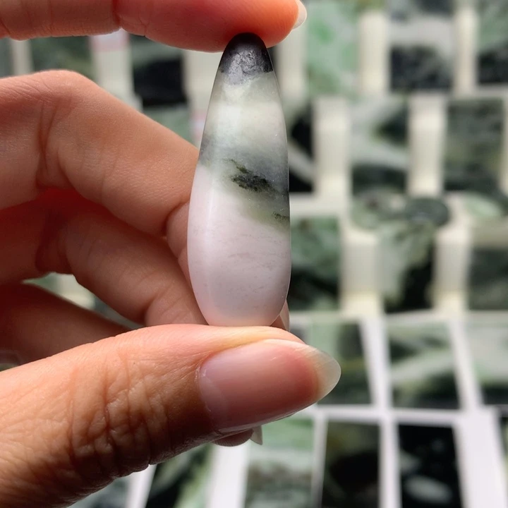 独山玉未镶嵌颈饰花**风