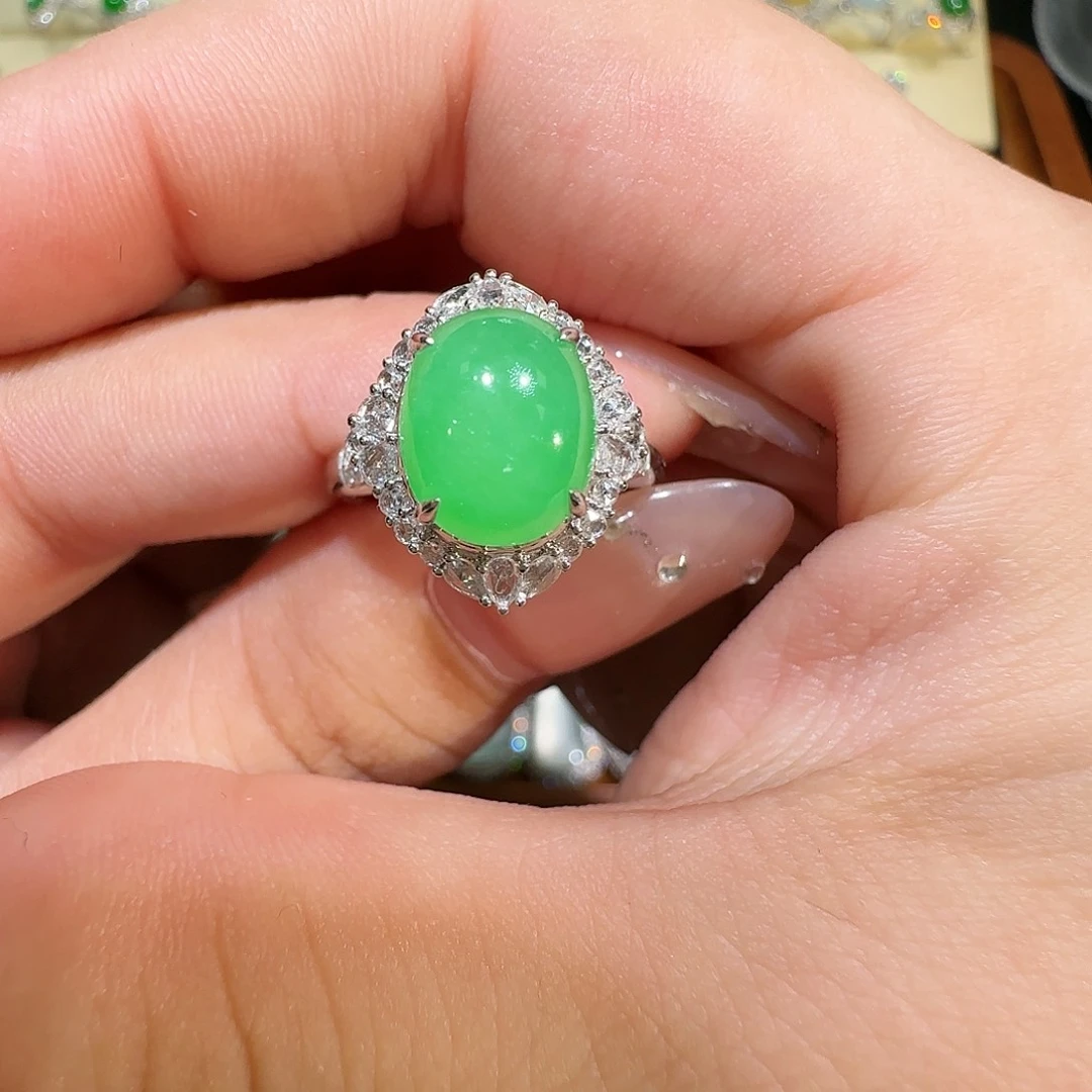 【闪购商品】18K金镶嵌戒指翡翠