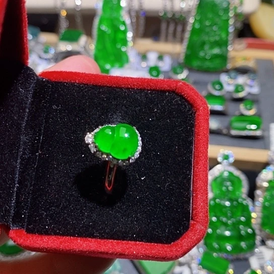 翡翠未镶嵌戒指戒指