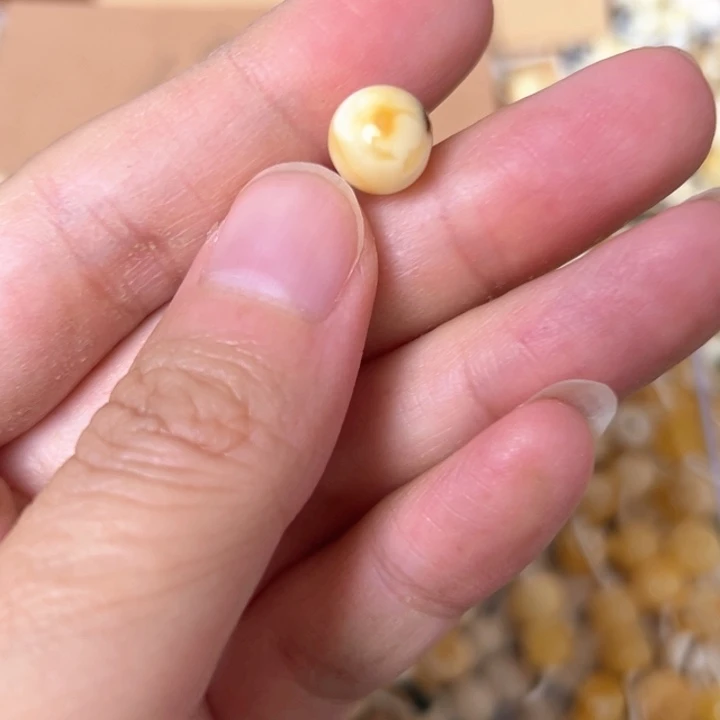 蜜蜡未镶嵌裸石9mm一个