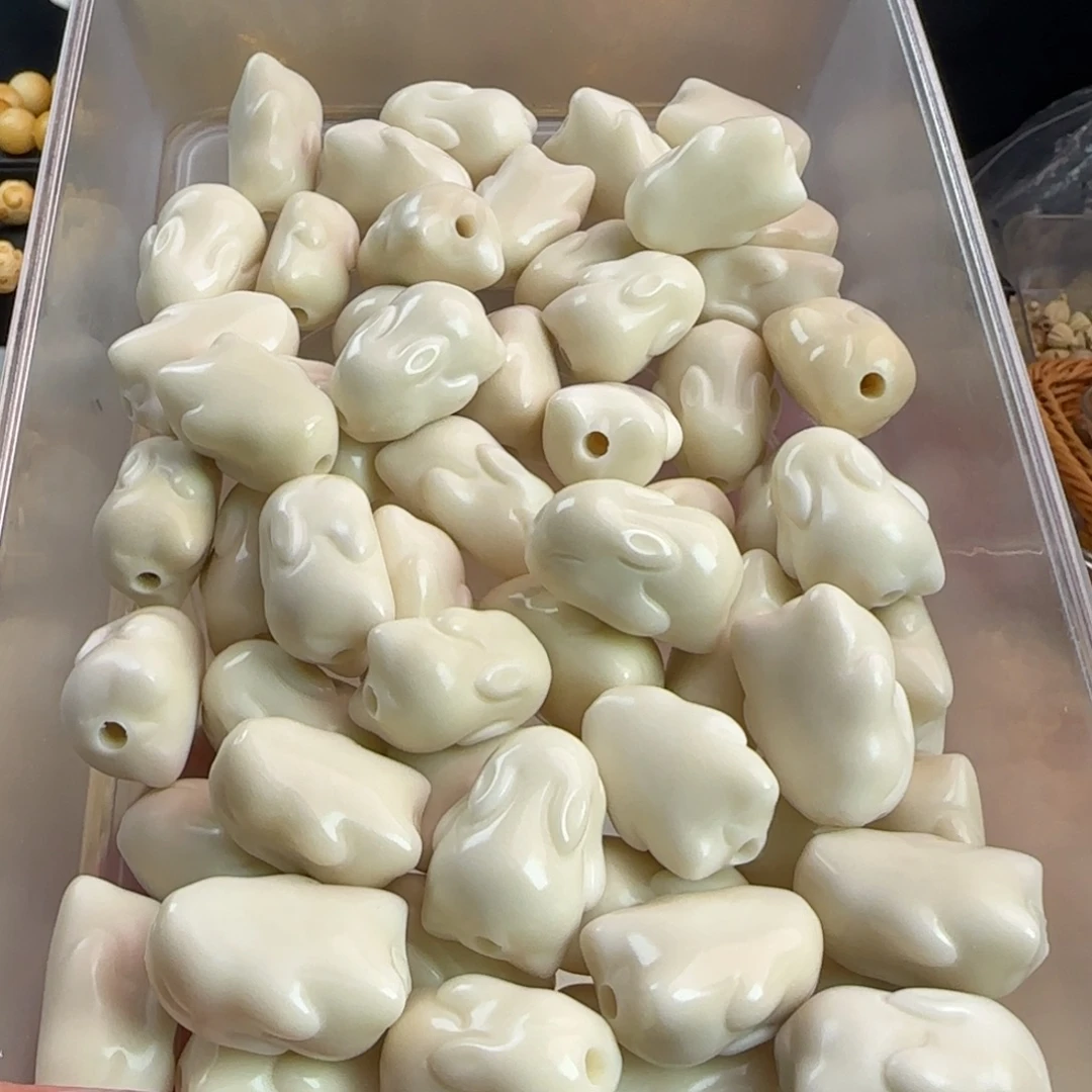 菩提根/象牙果手串微瑕卡30+白色大趴趴兔10颗