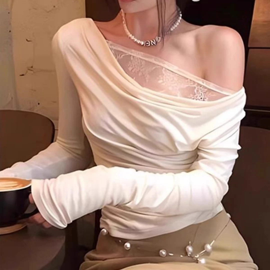 辣妹蕾丝拼接斜领露肩长袖T恤女秋季新款修身纯欲性感打底衫上衣