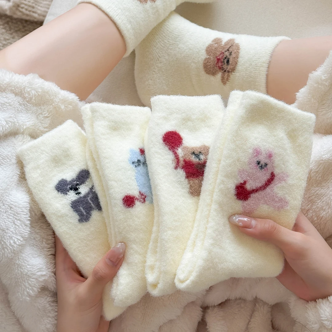 澳绒袜子女中筒袜秋冬季加厚加绒保暖白色卡通可爱居家地板睡眠袜