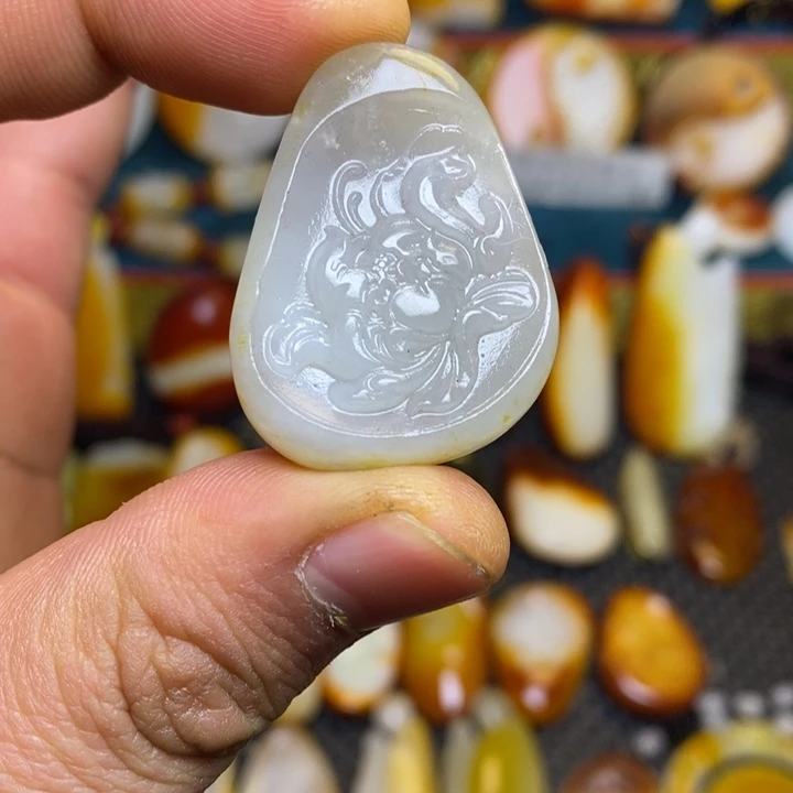 和田玉未镶嵌吊坠(赠链)