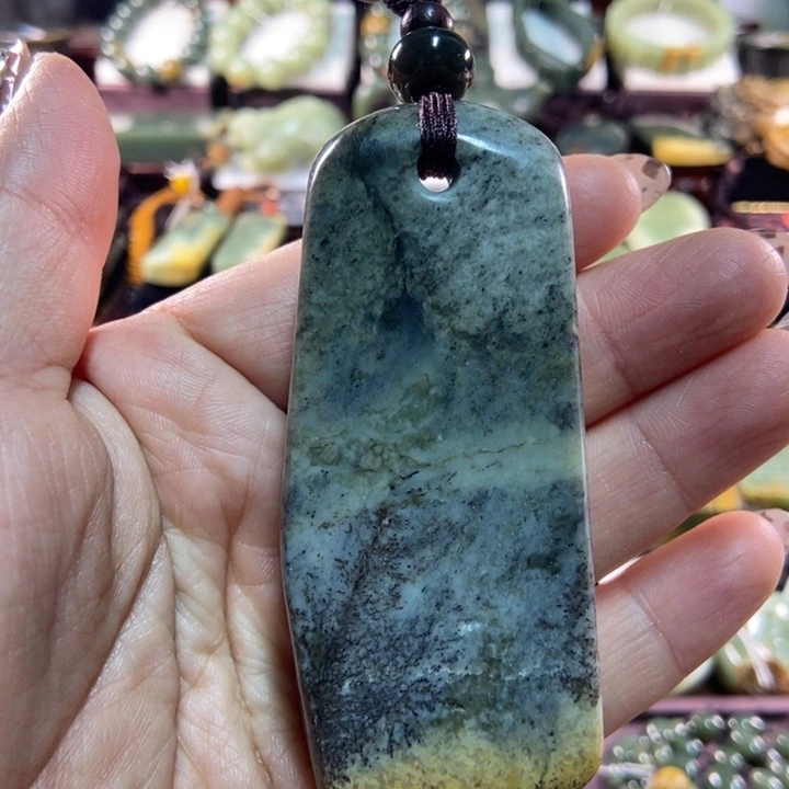 未镶嵌岫岩河磨玉（透闪石质玉）把件