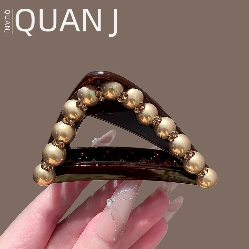 2025新款香槟色珍珠抓夹立体感亚克力发夹女后脑勺盘发鲨鱼夹头饰