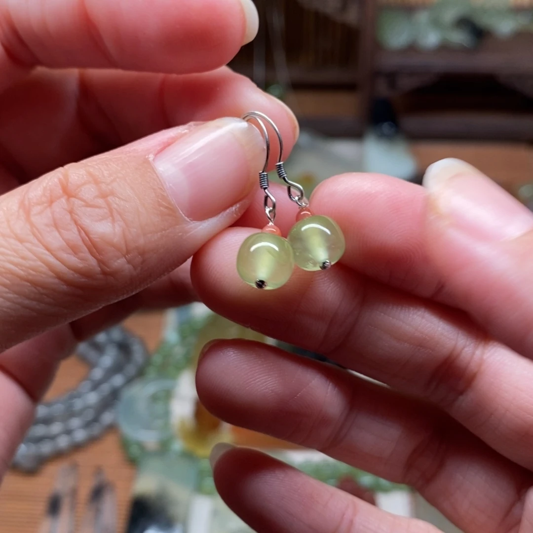 蛇纹石玉未镶嵌耳坠