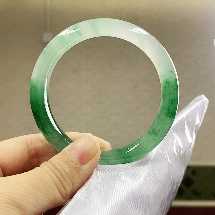 石英质玉（非洲翠）未镶嵌手镯
