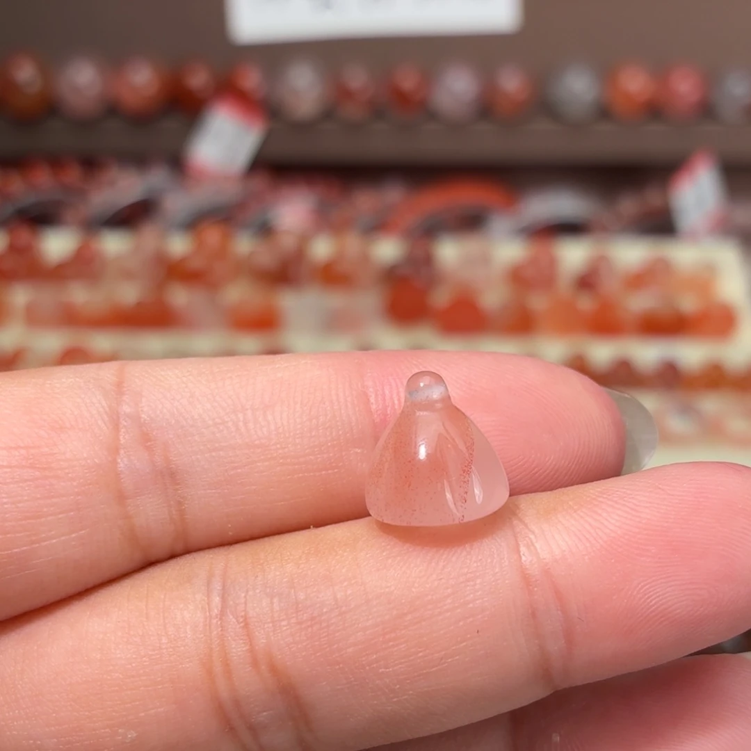 南红玛瑙未镶嵌川料滴溜孔莲蓬