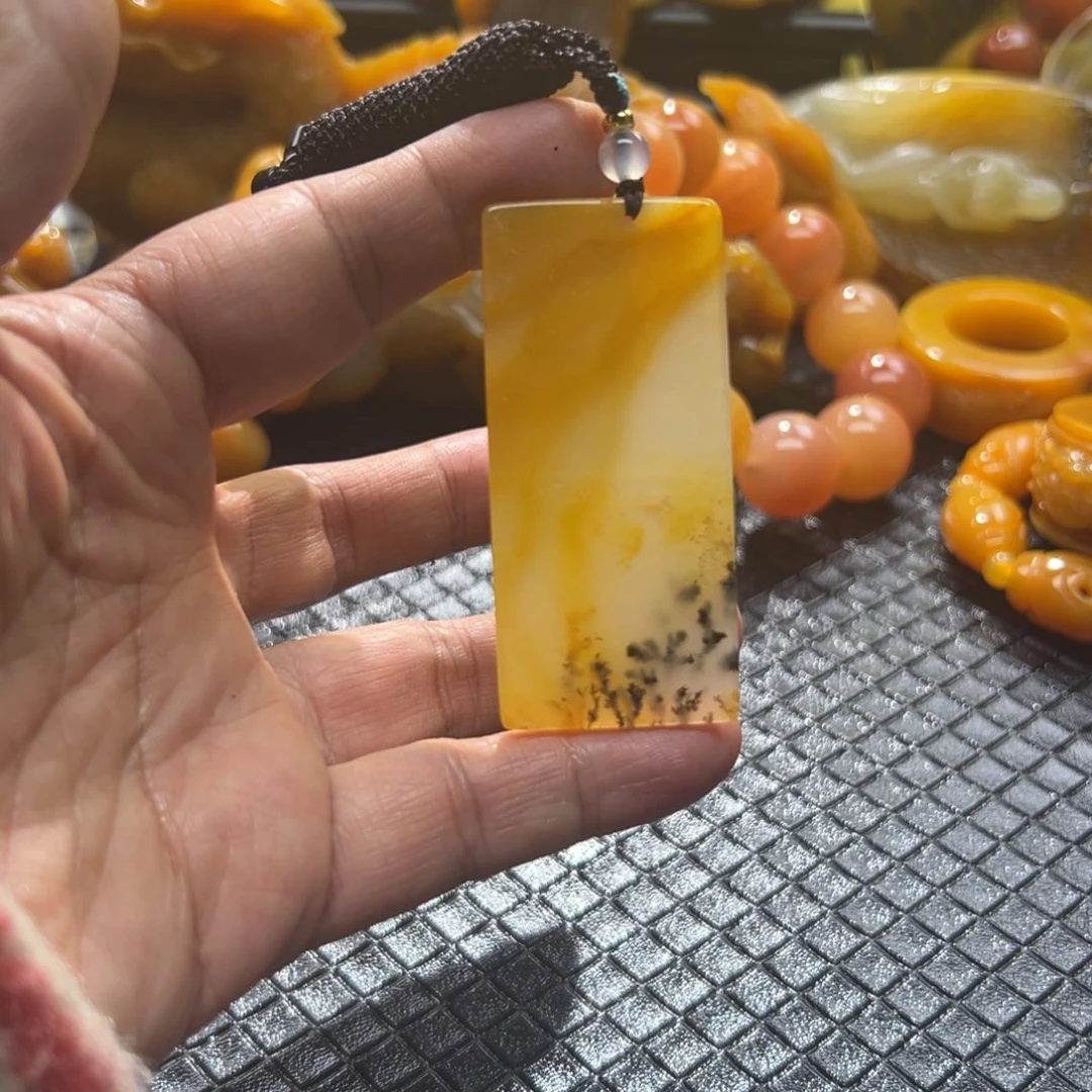 石英质玉未镶嵌颈饰