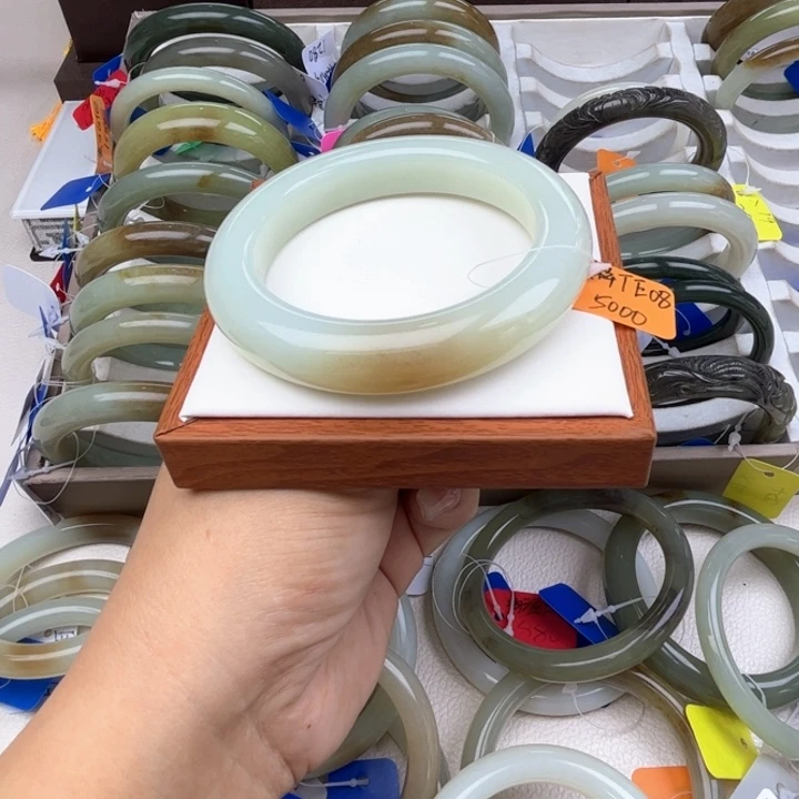 未镶嵌手镯和田玉七月