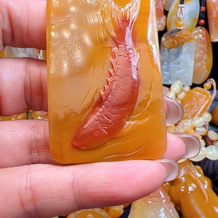石英质玉（黄龙玉）合金颈饰