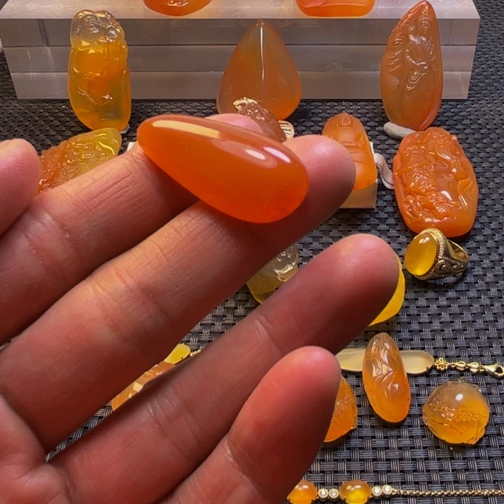 玉***艺石英质玉未镶嵌旦面