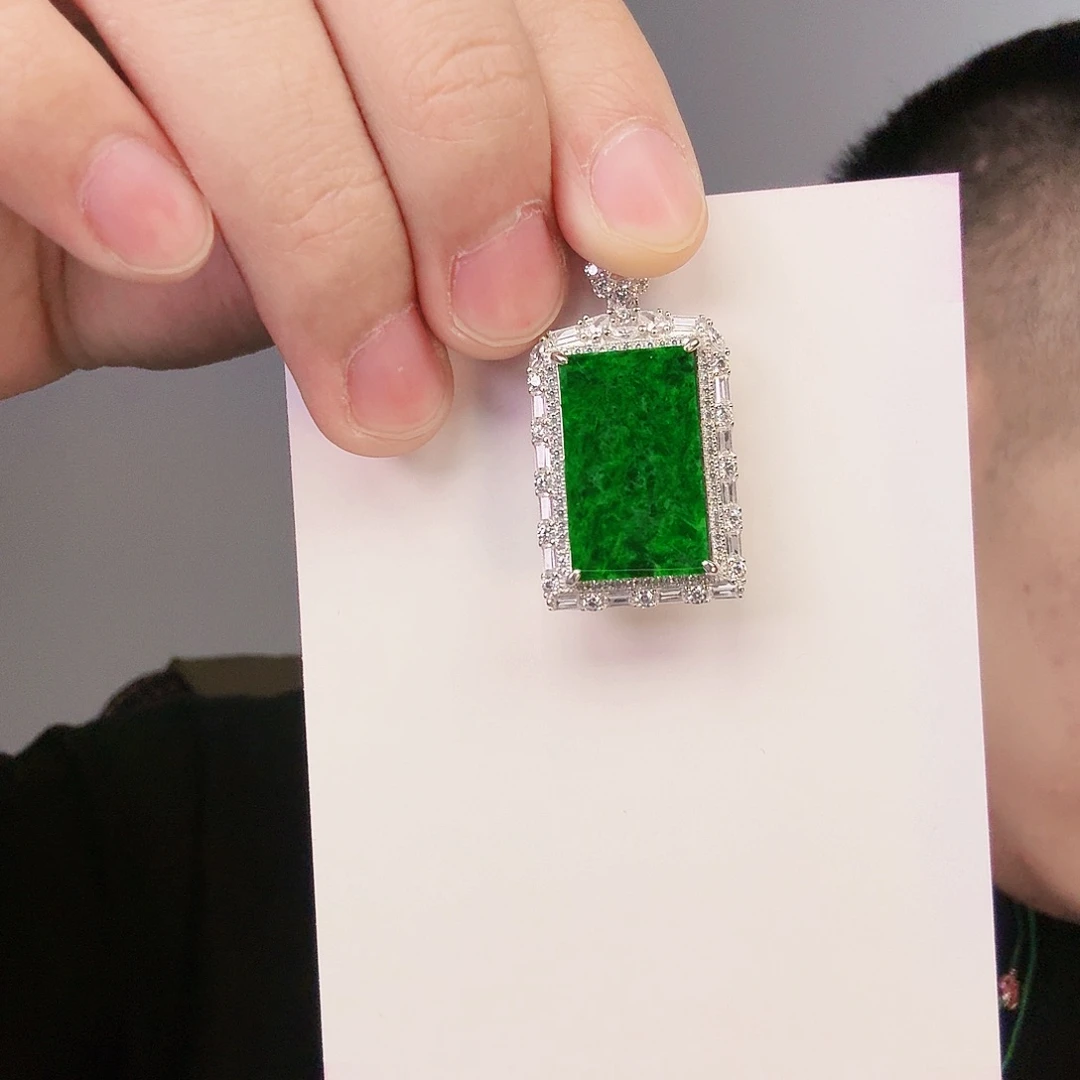 翡翠颈饰未镶嵌一件