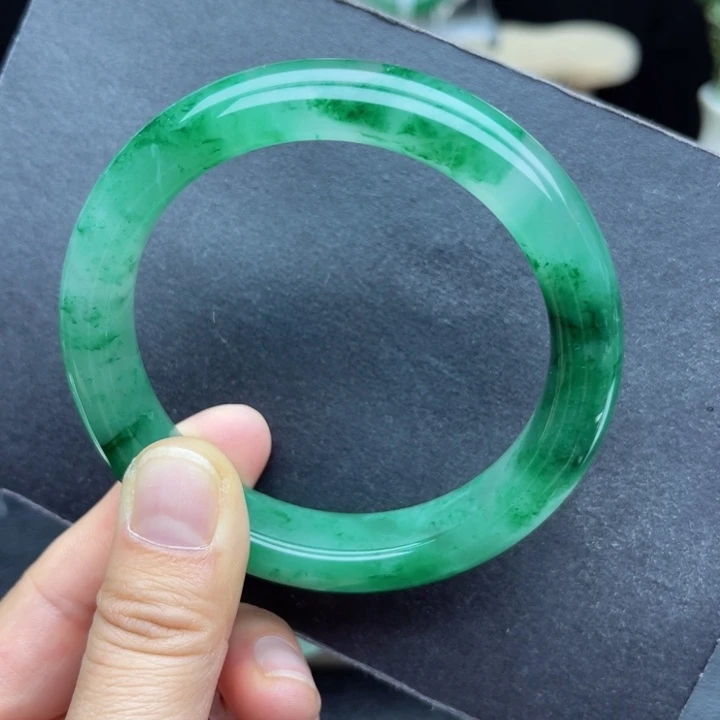 未镶嵌手镯石英质玉