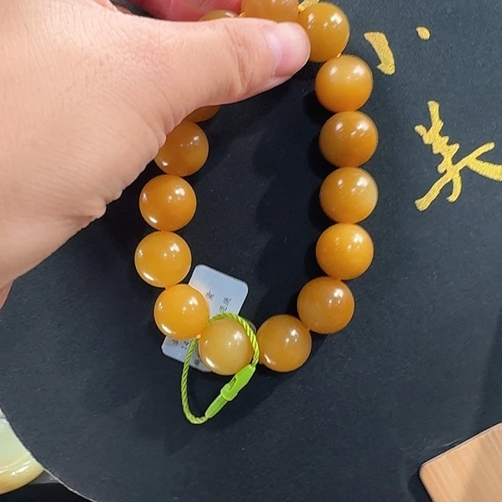 大***蚁和田玉未镶嵌颈饰